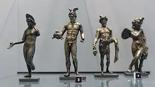 Divinités en bronze coulé.