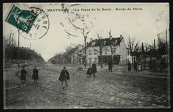 La place de la Boule et la route de Paris.