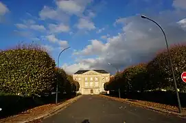 Allée du quartier Foch depuis le portail.