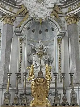 Groupe de l'Assomption du maître-autel.