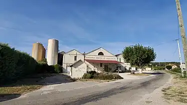 La cave coopérative.