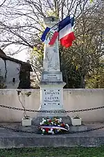 Le monument aux morts, le long de la D123 (nov. 2010)