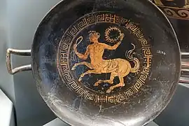 Kylix étrusque au Centaure, poterie à figures rouges, 350-330 av. J.-C. (Inv. 18194, salle XXI)