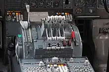Manettes de poussée d'un B747-100.