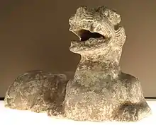 Base de chandelier en forme d'animal mythique.