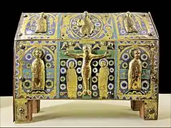 Châsse représentant la Crucifixion (déb XIIIe siècle, Musée de Cluny).