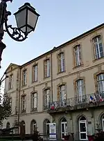 Château d'Henriette de Lorraine (actuel Hôtel-de-Ville).