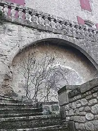 Château de Sagriès, balcon à balustres XVIIe siècle en réemploi