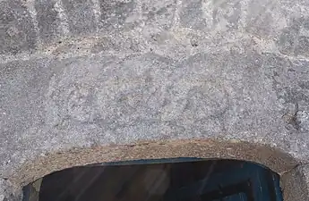 Pierre sculptée portant la date de 1755.