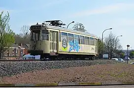 L'ancien tram qui était exposé sur le rond-point près du centre commercial Cora, démonté en 2016.