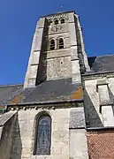 Le donjon carré central date du IXe siècle.