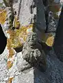 Chapelle Sainte-Cécile : détail d'une sculpture du clocher.