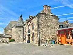 La chapelle Notre-Dame de Toute Aide et le Foyer du Pélerin.