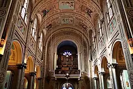 Vue arrière de la nef