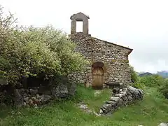 Chapelle Saint-Pierre au hameau des Nauds (vers 1 100 m d’altitude).