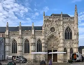 La façade de la chapelle du Saint-Esprit