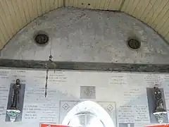 Mur intérieur de la façade, St Dominique et St Benoit.