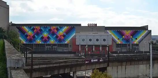 Façade nord, Maya Hayuk, arc-en-ciel.