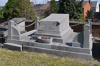 Tombe de la famille Tirou-Diricq.