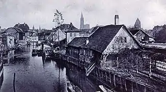 Vue de l'Ill, près des Ponts-couverts (photo Charles Bernhoeft, 1895).