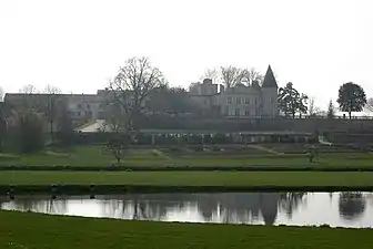 Vue sur le château en hiver.