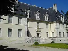 Vue du château depuis l'ancienne chapelle.