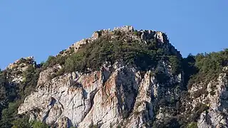 Zoom ou l'on distingue un bout de muraille.