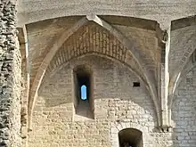 Voute avec un arc gothique.