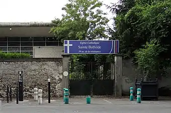 Entrée de la chapelle coté parc du Souvenir.