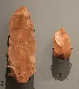 Deux lames en silex provenant de Choirokoitia (Chypre), VIIe millénaire av. J.-C. Ashmolean Museum.