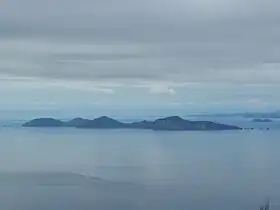 Les îles Chetwode vues depuis l'île d'Urville, en direction du sud-est