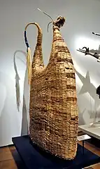 Costume de cérémonie nyau (British Museum)