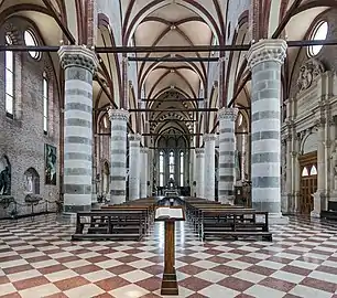 Vue générale de la nef.