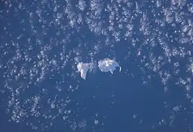 Image satellite de l'île Tchirpoï (à droite) et de l'île Brat Tchirpoïev (à gauche).