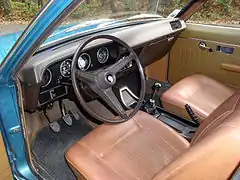 Le poste de conduite d'une Chrysler 160 de 1973