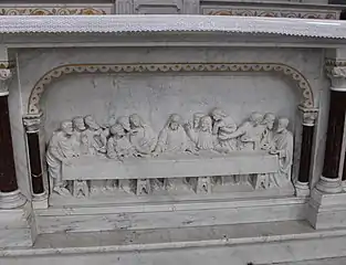 La cène en marbre blanc.