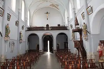 La nef côté portail.