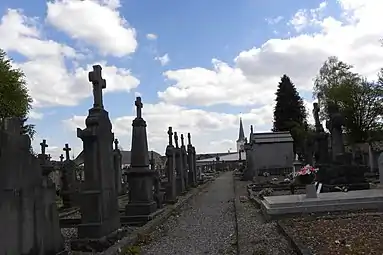 Vue intérieure du cimetière communal.