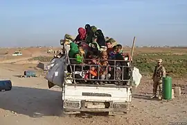 Civils fuyant les combats près de Raqqa en novembre 2016.