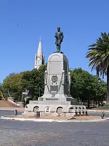 Monument à Clément Cabanettes, devant l'église.