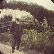 Claude Monet dans son jardin vers 1917, autochrome de Clémentel