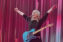 Clara Klingenström interprétant Aldrig Mer.