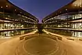 Le James H. Clark Center (en), pour la recherche biomédicale, à l'université Stanford. Octobre 2019.