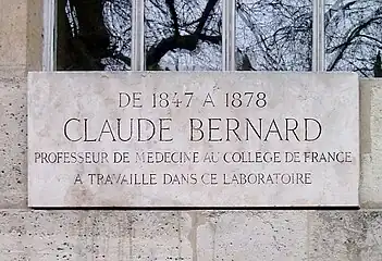 Plaque en hommage à Claude Bernard.