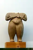 Figurine féminine en argile. Néolithique moyen, 5000 à 4400 av. J.-C.