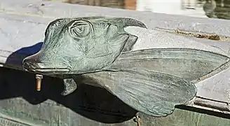 Ornement en bronze du bassin