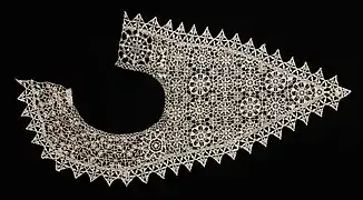 Ouvrage en point coupé dont on trouve un modèle dans un livre de Vinciolo en 1587. Cleveland Museum of Art