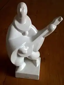 Clown au banjo, Geo Condé, réalisé vers 1925 pour la faïencerie de Saint-Clément.