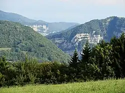 Une partie de la cluse des Hôpitaux vue depuis le mont Luisandre