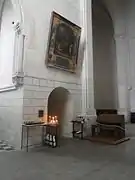 Photographie en couleurs d'un passage en plein cintre pratiqué dans un mur.